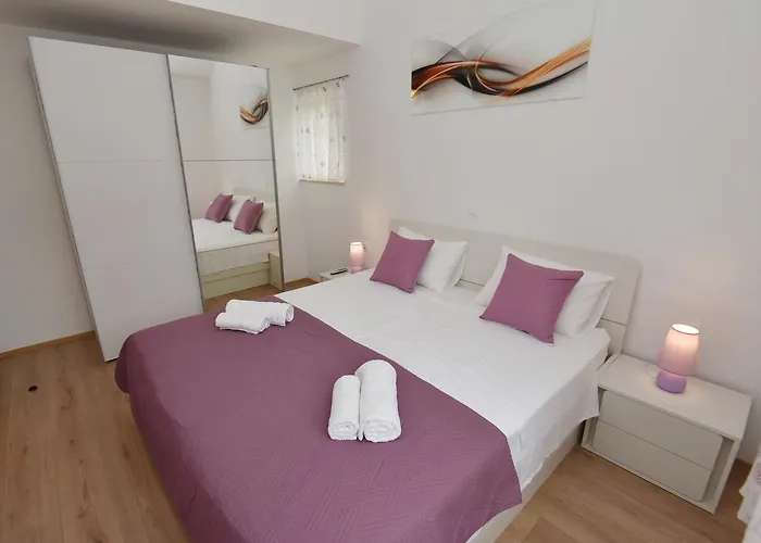 Apartment Lorena Mokosica